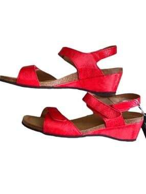 VIONIC Sandals 11 Wedge Red Retro Comfort Adjustable Low Heel Patent Leather 40s